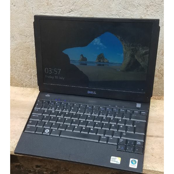 Dell slim laptop - 3/4