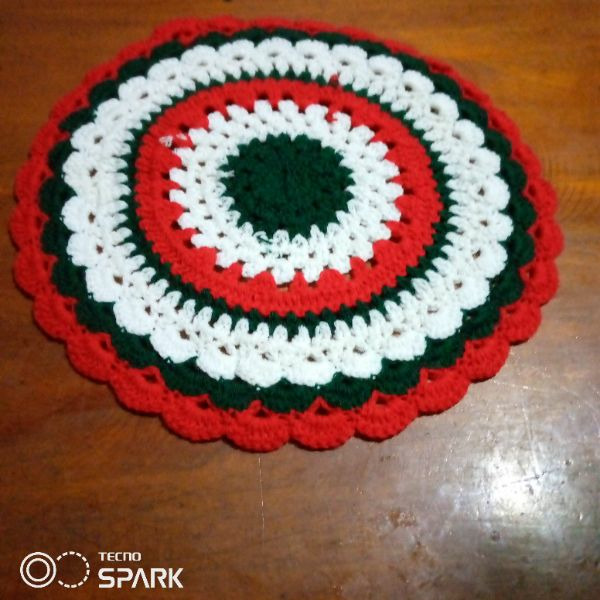 Round crochet dining table placemats   rctive look. - 1/1