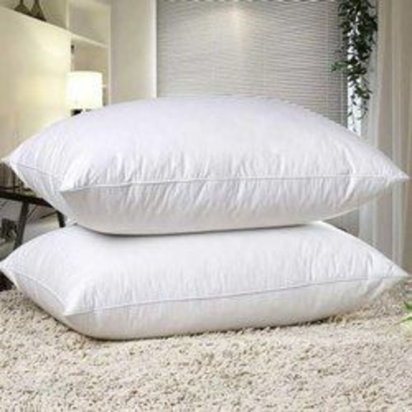 a set of two white pillows - 1/4