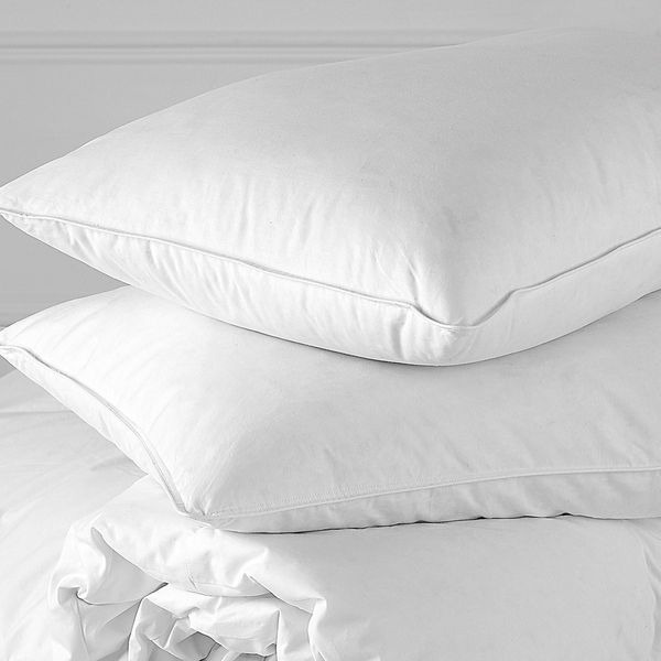 a set of two white pillows - 2/4