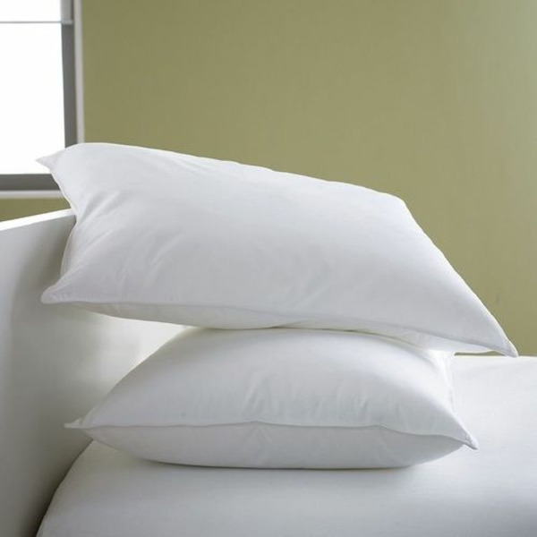 a set of two white pillows - 3/4