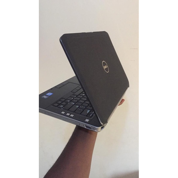 Am selling a dell laptop - 1/3